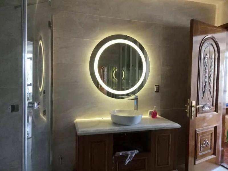 Có nên lắp gương đèn led trong nhà vệ sinh? 